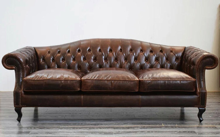 Stylizowana sofa chesterfield 