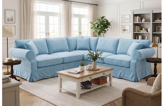 Narożnik z falbaną Wenecja 340 x 280 cm w błękitnej tkaninie w jasnym salonie z regałem