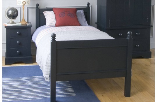 Czarne łóżko do pokoju dziecka Lilo
