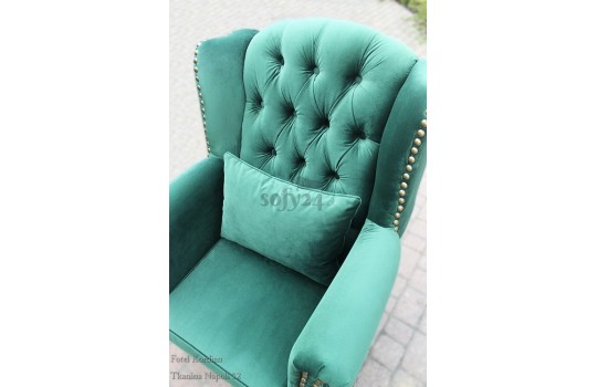 Wygodne i głębokie oparcie w fotelu`