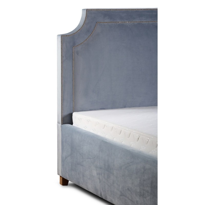 Wezgłowie łóżka z ozdobnymi gwoździami 