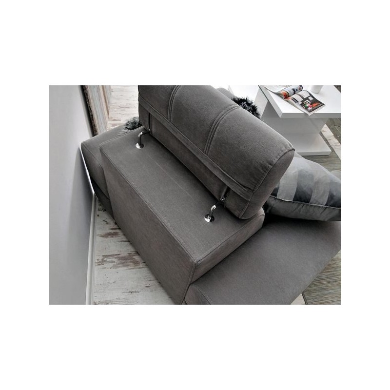 Regulowane zagłówki w narożniku 