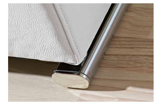 Chromowane nogi narożnika