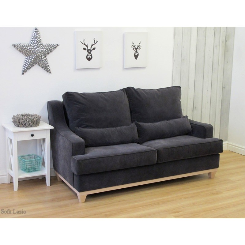 Czarna sofa w aksamitnej tkaninie 