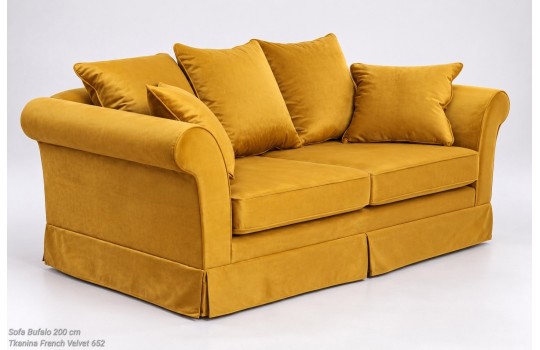 Sofa w stylu angielskim 200 cm Bufalo w musztardowej tkaninie French Velvet, widok pod kątem z lewej