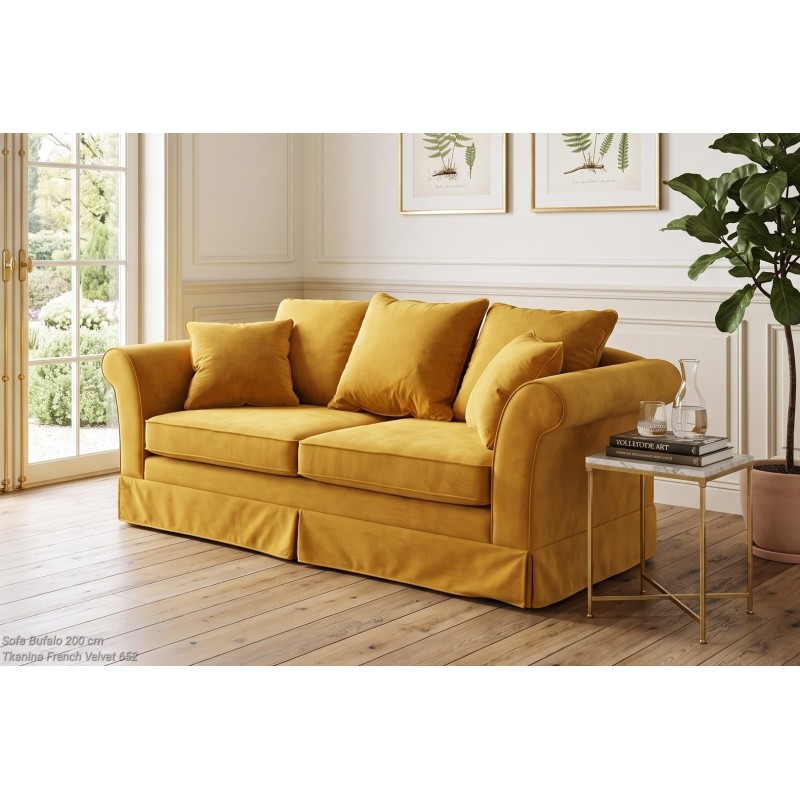 Sofa Bufalo 200 cm w jasnym salonie ze ścianami w listwy i grafikami botanicznymi