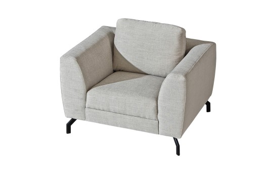 Fotel Egina z nowoczesnymi nóżkami