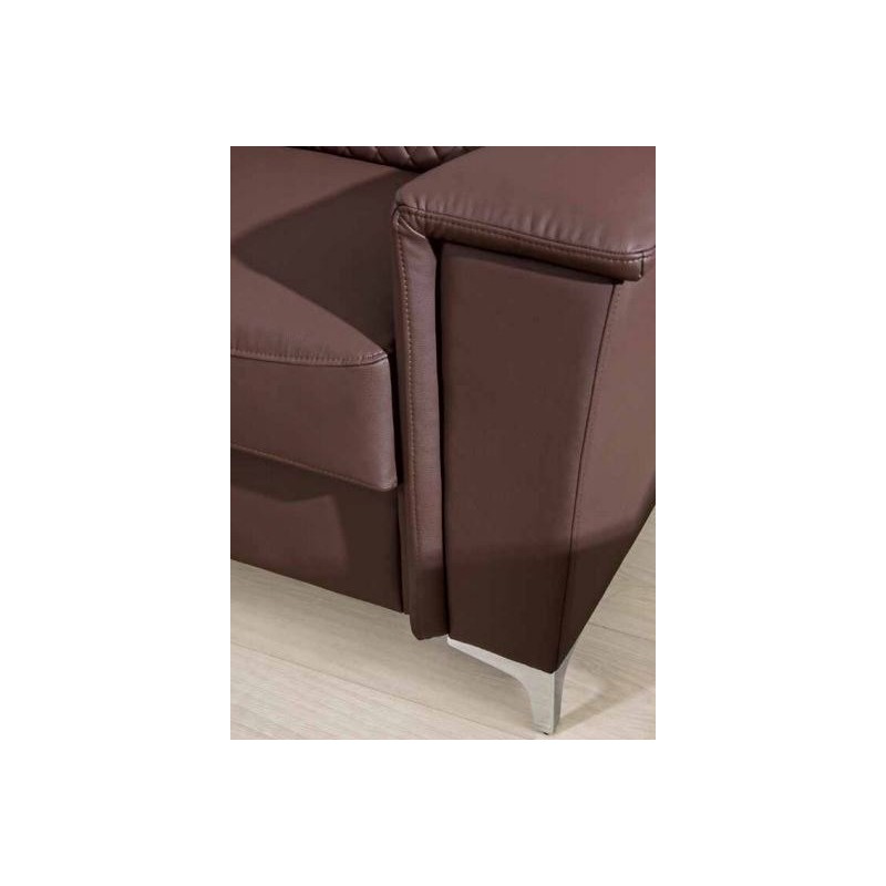 Zbliżenie na bok i nóżkę 