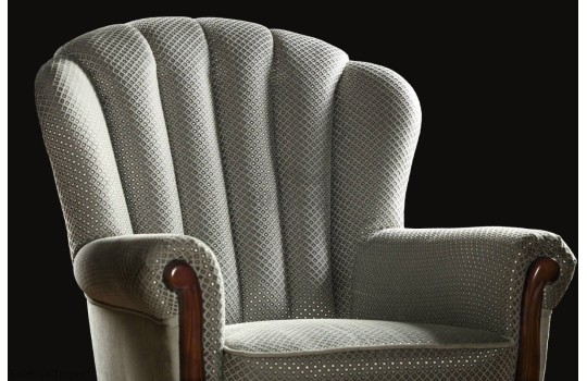 Pikowane oparcie fotela Trapez