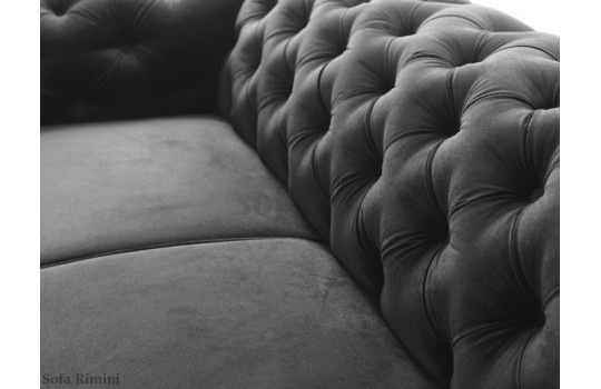 Wygodne pikowane oparcie 