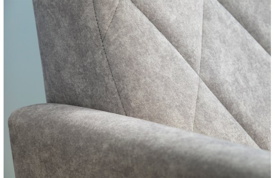 Ozdobne przeszycia na oparciu