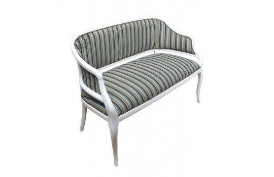 Biała sofa mono