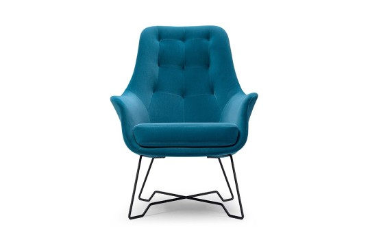 Fotel na nowoczesnej metalowej podstawie 