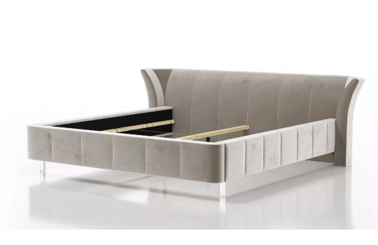 Łóżko z tapicerowaną ramą 