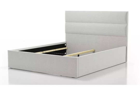 łóżko z wysokim zagłówkiem 