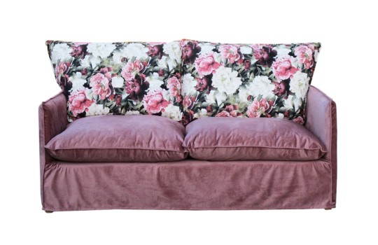 sofa bono wykonana w tkaninie w kwiaty 