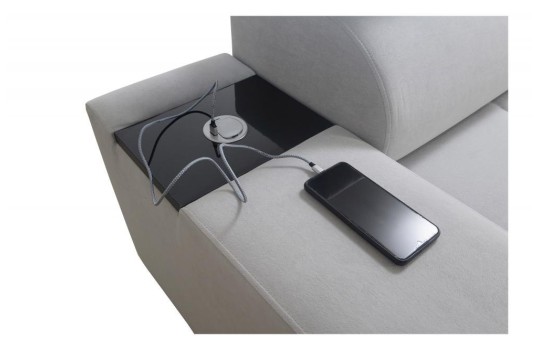 ładowarka usb i gniazdo 