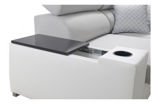 Narożnik z półką i miejscem na kubek 