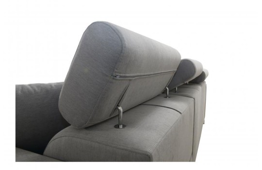 Sofa ze stałym wysokim oparciem 