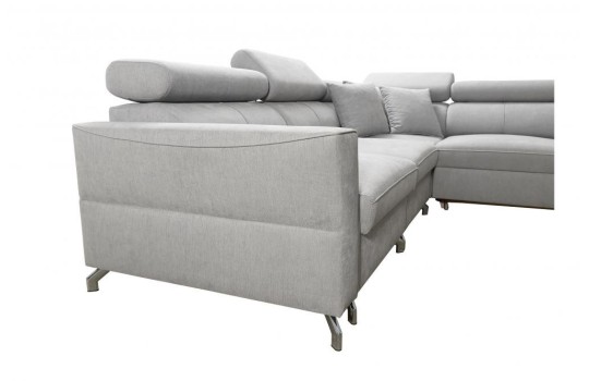 Sofa z poprzecznymi przeszyciami 