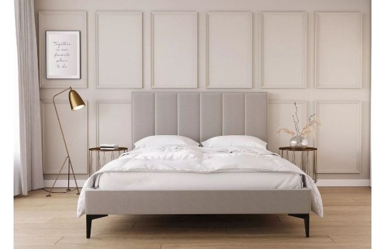 Łóżko z przeszyciami na zagłówku 