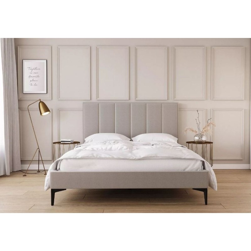 Łóżko z przeszyciami na zagłówku 