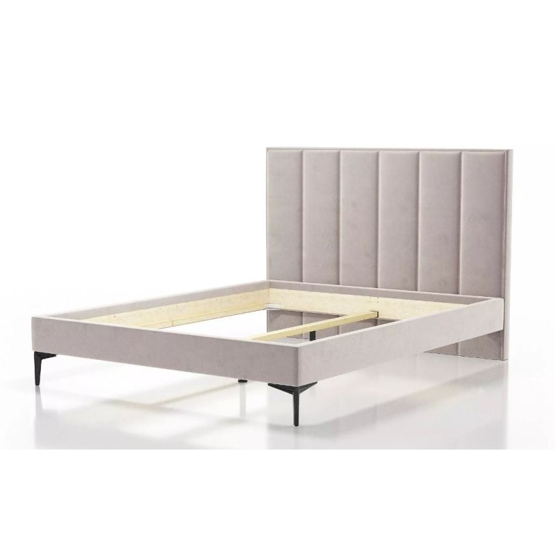 Łóżko z wysokim wezgłowiem 