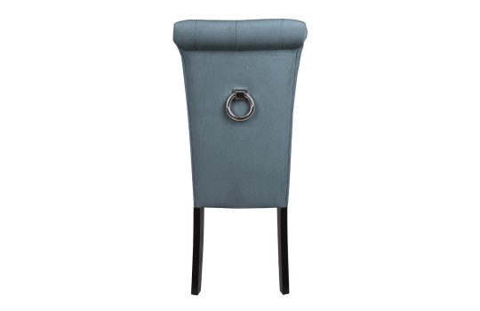 Model Vincent z kołatką na plecach 