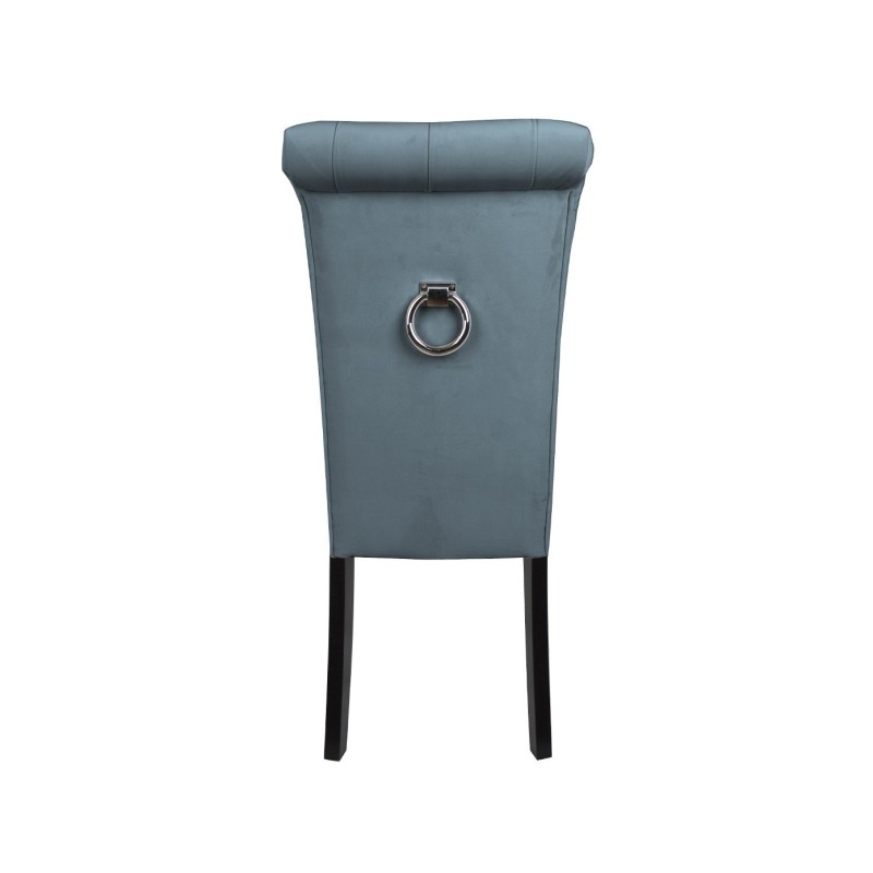 Model Vincent z kołatką na plecach 