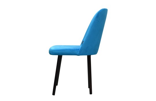 Krzesło na czarnych nogach 