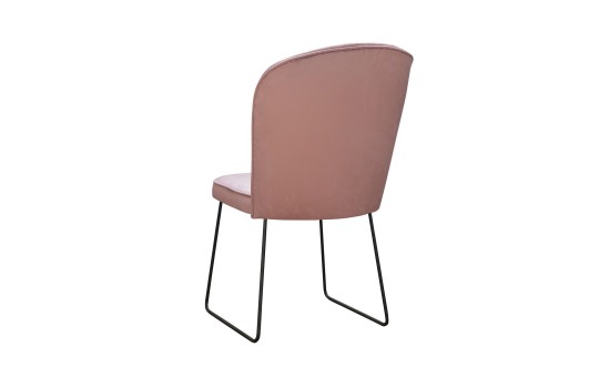 krzesła w kolorze pudrowy róż 