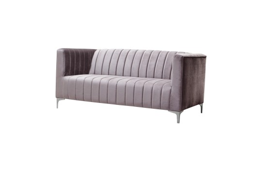 sofa w różowym welurze