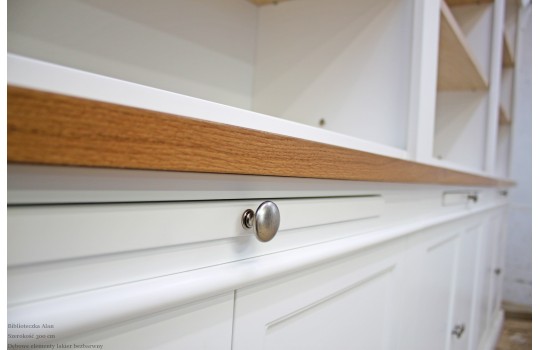 Drewniany blat wykonany z drewna dębowego