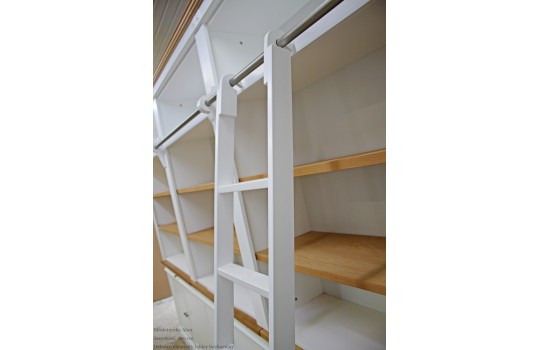 Drabinka w biblioteczce Alan