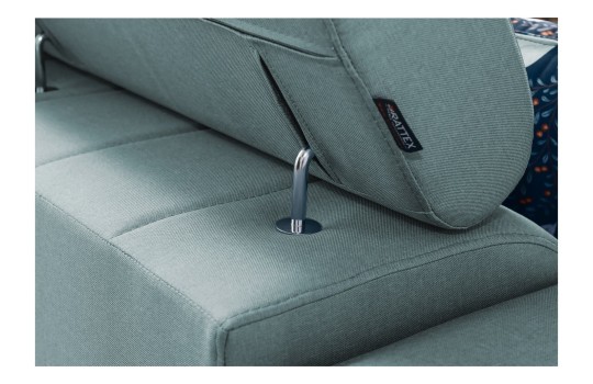 sofa z regulowanymi zagłówkami 