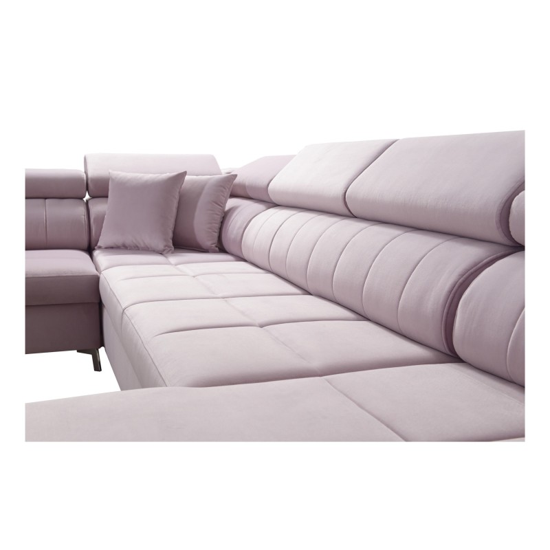 sofa z eleganckimi przeszyciami 