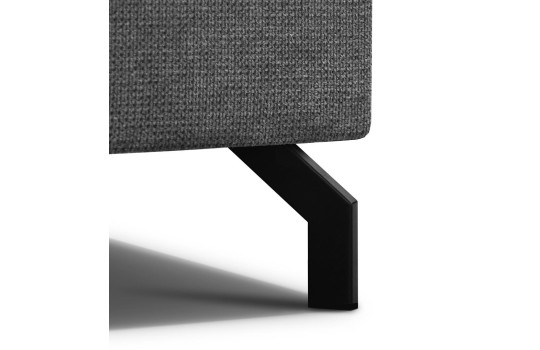 narożnik z modnymi czarnymi nóżkami 