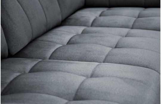 sofa z pikowanym siedziskiem 