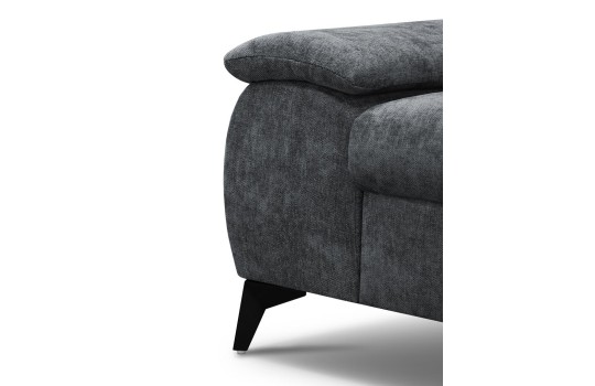 sofa w szarej tkaninie 