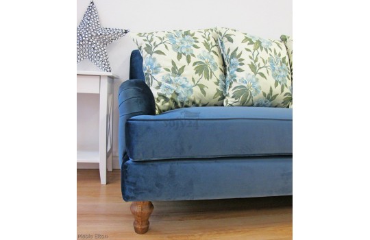 Sofa Elton w wersji z dębowymi nóżkami 