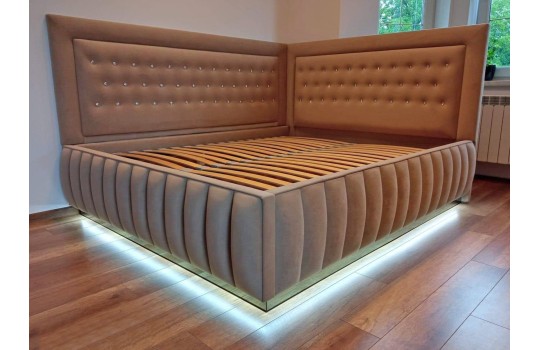 Narożne łóżko tapicerowane z oświetleniem LED Odys