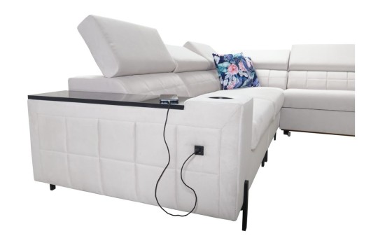 sofa z wejściem do ładowarki 
