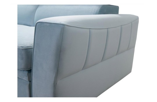 sofa z eleganckimi przeszyciami 