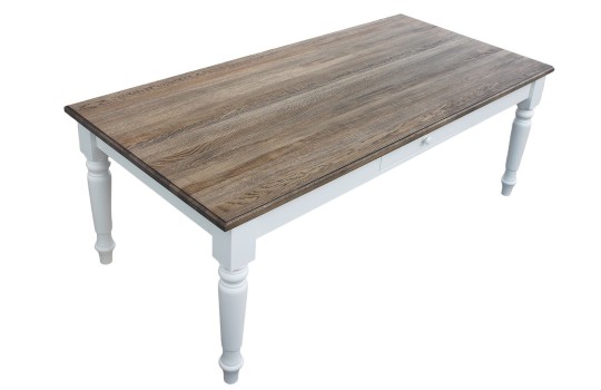 Stół z drewnianym blatem 