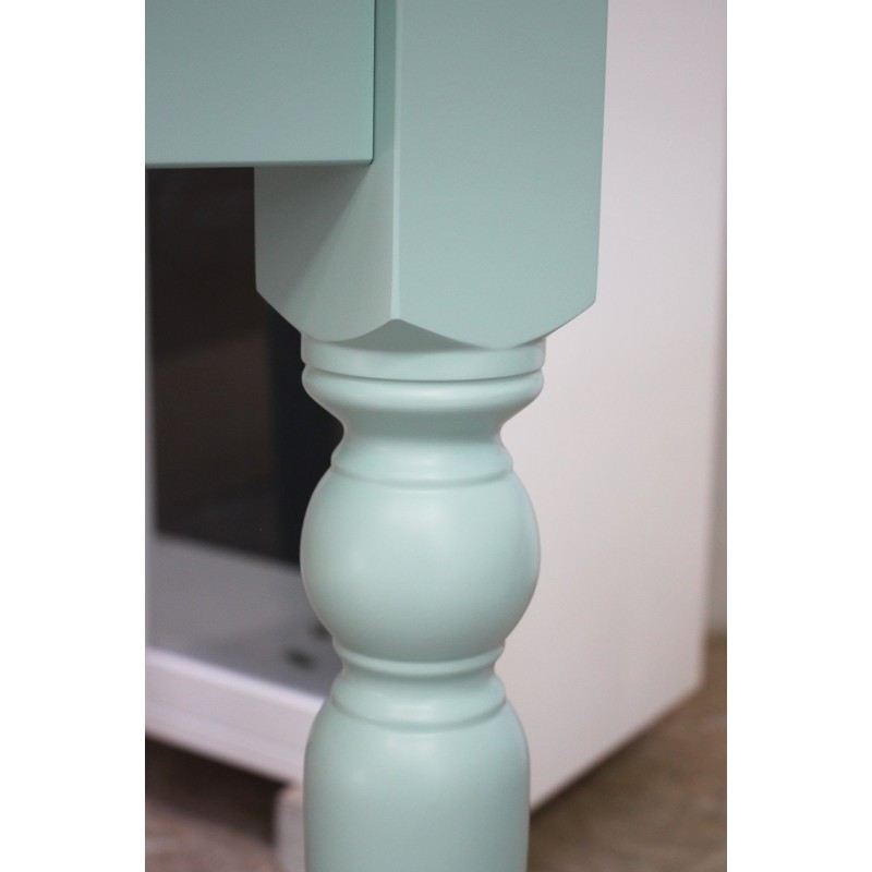 Niebieskie toczone nogi 