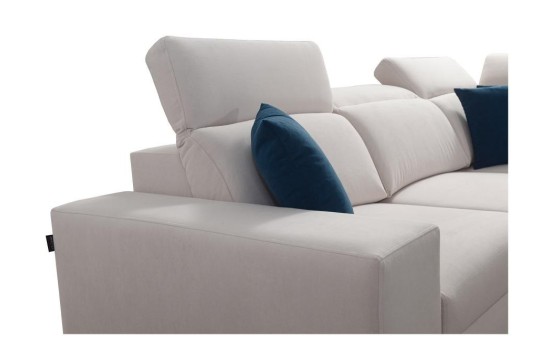 narożnik w jasnym materiale 