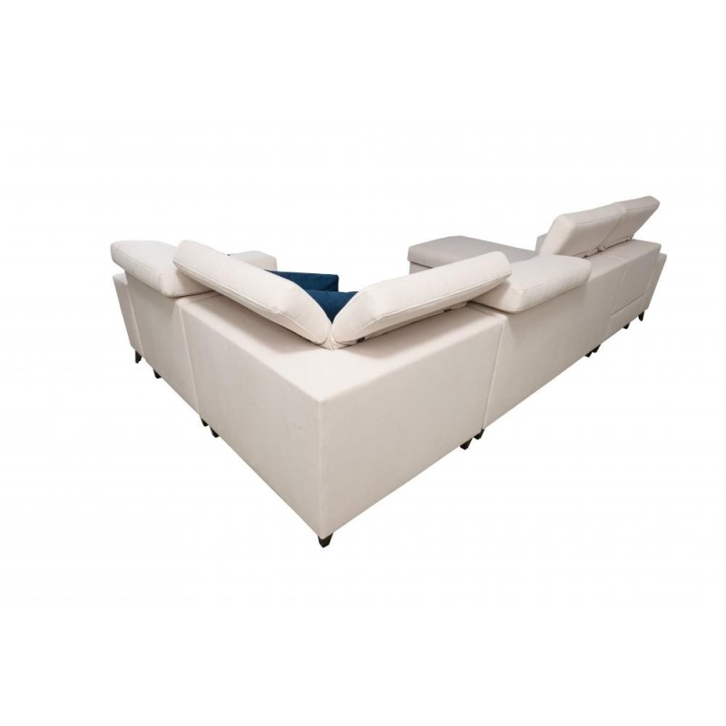 sofa w jasnym materiale do salonu 