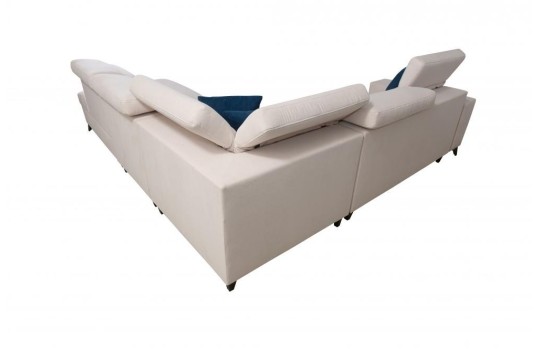 narożnik w jasnym materiale 