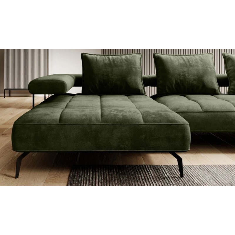 nowoczesna sofa na wysokich nogach 