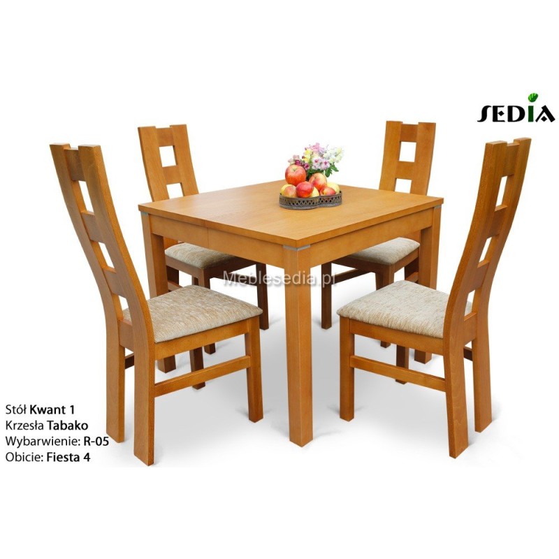 Drewniany stół i krzesła 